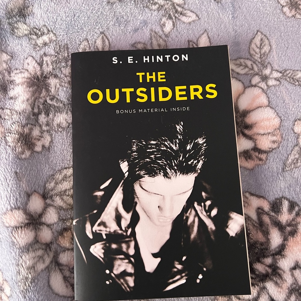 THE OUTSIDERS BY S.E. HINTON